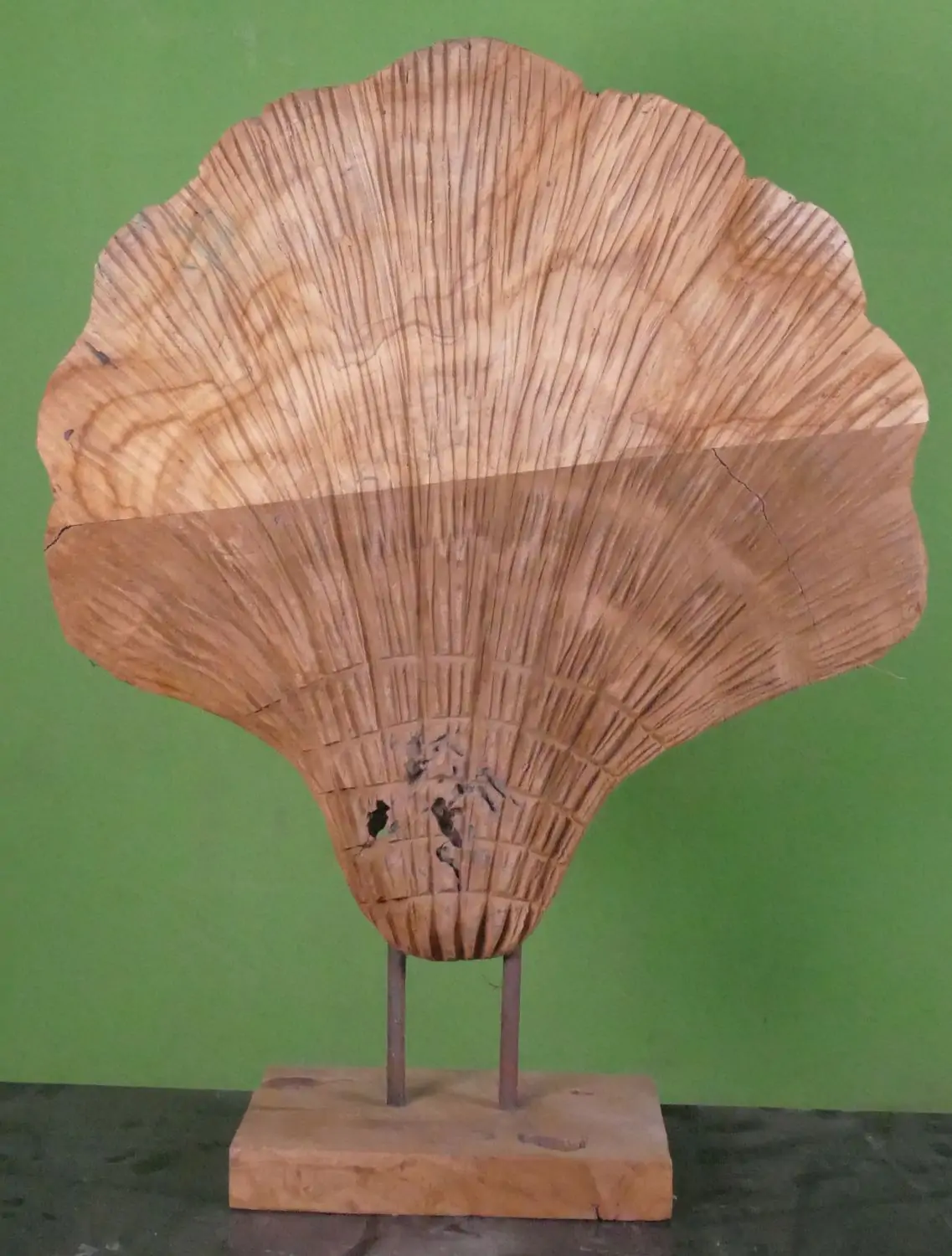 Product image 4 of the product “A shell made from teak wood on a stand ”